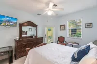 Tropical Oasis W/Heated Pool 2 miles to the  Beach