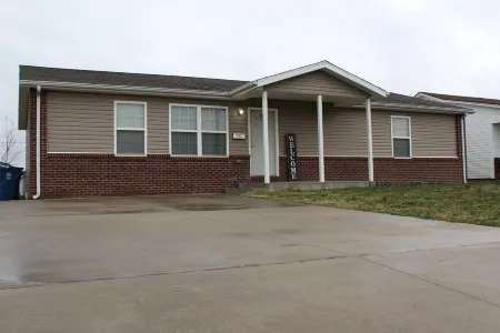 Quiet and Comfortable!  5 minutes away from parks/hospitals Отели в г. Джоплин