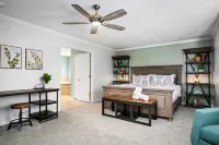7BD, Heated Pool&Spa, Walk to Beach, PutPut, Golf Cart, 10 min. to Downtown!