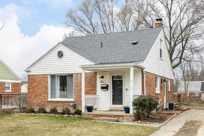 Relaxing Downtown Plymouth Bungalow, centrally-located for up to 6 guests
