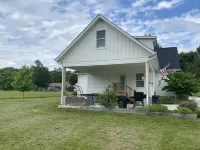 The family friendly, easily accessible new Peacefulside Retreat!