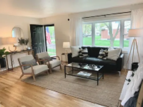 Charming 3-bedroom house with fenced yard in a quiet  neighborhood  Dog Friendly Hotels in Kettering