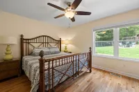 Hot Tub, King Beds, Amazing Location! Hotels in Lake Lure