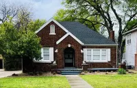 Best Location, comfy bungalow just a10 min.walk to OU Stadium or Campus Corner Hoteles cerca de Universidad de Oklahoma