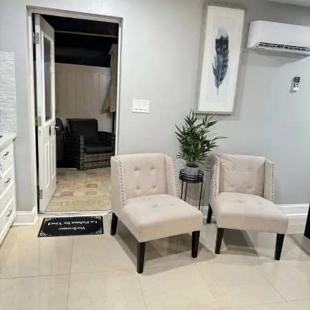 Welcome toCozy La Palma B, is quite and clean pleace