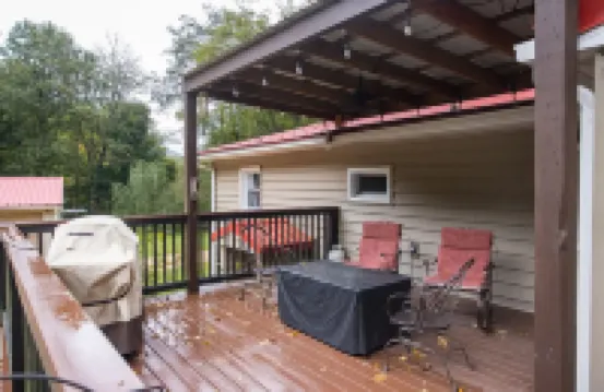 Creekfront Cabin • Fire Pit • Fenced Yard • Near Crabtree Falls