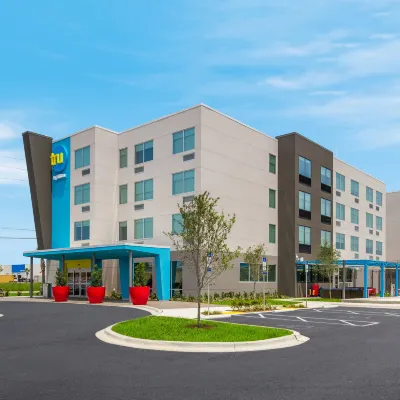 Tru by Hilton Destin Hotels near Destin Commons