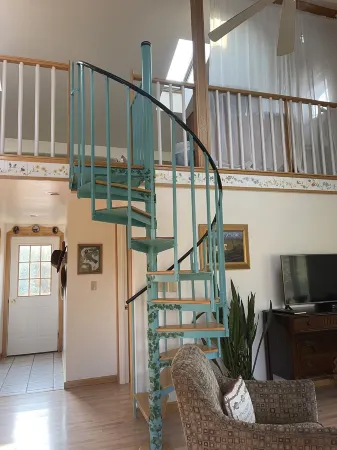 Cozy country Cabin on the Big Horn River, 7 miles from Hot Springs. Отели в г. Лусерн