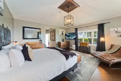 Private Estate Retreat,  Ocean View, Pool & Oversized Hot Tub, Desired Elevation