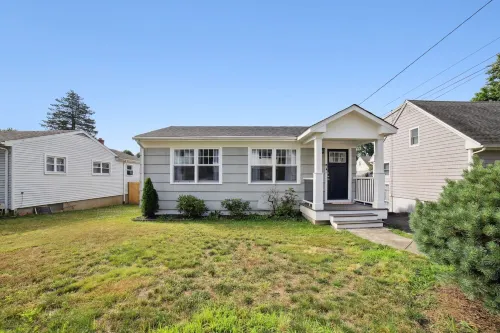 Marine Theme - 4 BR - Backyard - Fire pit Hotels in Bridgeport