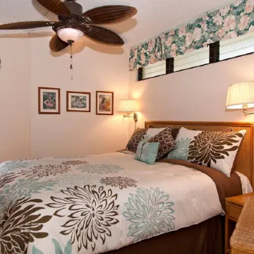 1 Bedroom Ocean View Kona Reef Condo-Recent Remodel & AC Throughout - Free WiFi