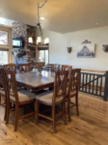 Royal Mountain Getaway - Cabin Sleeps 22!