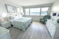 Direct Oceanfront 2Br Condo w/ Balcony & Beach Views, Unit 332