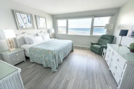 Ocean Front Complex - Awesome Ocean Views! Отели в г. Сателлит Бич