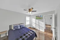 Charming 3-Bedroom Bungalow with WiFi in Bham, 12 Mins from UAB.  호텔