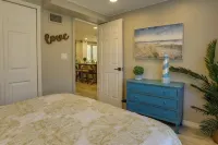 Cozy 2 Bedroom Englewood Home miles from the Beach