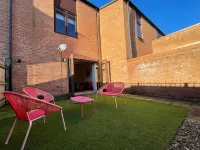 2 Bedroom House with Garden next to the River Tees