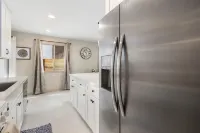 Wlk2dtown, Kng bds, WrkSpace, WiFi, FPit, Dogs