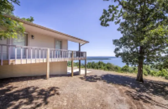 Breathtaking Lakeview  GUEST Home in Diamond Bluff