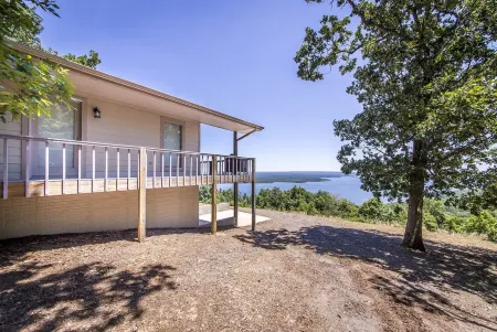 Breathtaking Lakeview  GUEST Home in Diamond Bluff