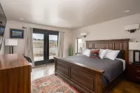 Perfect-Family Gatherings, Wedding Groups, 5 Private Suites, HotTub, Yellowstone