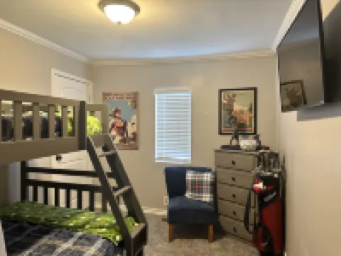 NEW! Tracks & Trails Cottage - 3 min from Hwy I-40