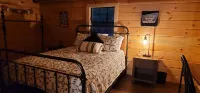 Secluded East TN Log Cabin