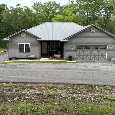 The Nauti Farmhouse - 1 Mile to Moors Resort w Dock/Golf Cart/Pontoon Rental