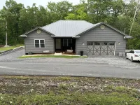 The Nauti Farmhouse - 1 Mile to Moors Resort w Dock/Golf Cart/Pontoon Rental