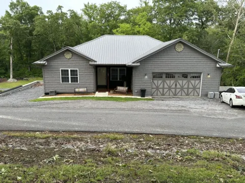 The Nauti Farmhouse - 1 Mile to Moors Resort w Dock/Golf Cart/Pontoon Rental