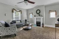 Sunshine House in Mason, Beautiful Cozy Cottage