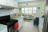 Monthly specials!The Dolphin House! Pool home close to the beach & Pets Welcome