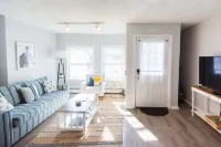 1-BR Condo in Downtown Newport! Steps to Thames St