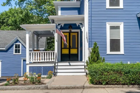 Newly Renovated Luxury 5Br Home + Office, Walk to Beach & Town