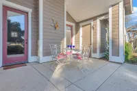 Spacious Apartment in Wine Country Hotels near Booker Vineyard