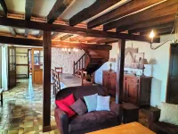 Gîte rural "Le Noyer Rondin" in Cheverny (sleeps 12), ideal for families.