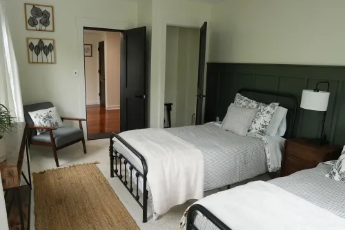 Luxurious 3-Bedroom Home Surrounded by Natural Beauty, Close to Top Attractions