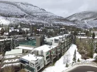 Beautiful Vail Mountain View Condo with Shuttle to Skiing - sleeps 6! Simba Run