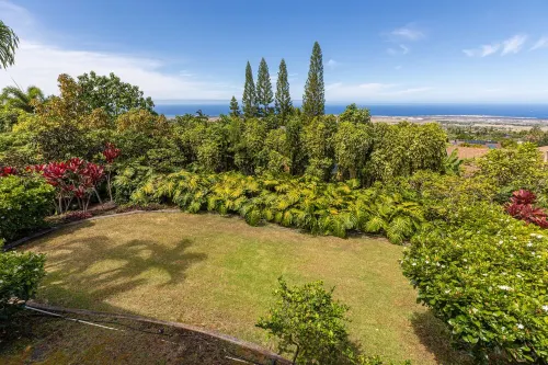 NEW LISTING Kailua-Kona 3-bedroom, 2-bath single-family home Ocean & Sunset View