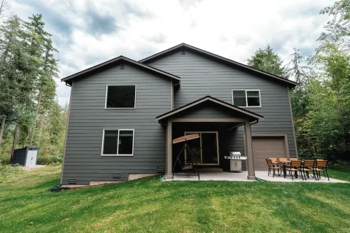 North Cascades Escape- spacious 5 bedroom, Hot Tub,  family-friendly, WiFi, AC