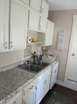 Charming Windsor Apartment: Easy access to Katy and Rock Island Trails.