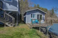 Edgecomb Maine.  Close to Boothbay & Wiscasset.  Very private and relaxing.