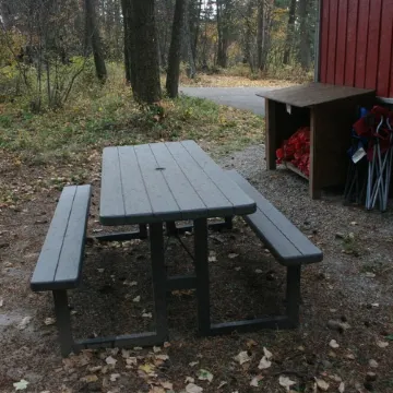 Tiny Red Farmhouse centrally located in Columbia Falls