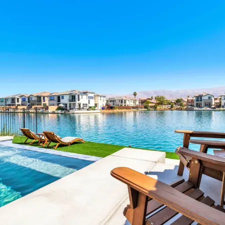 Lakefront with privet Pool 4 master