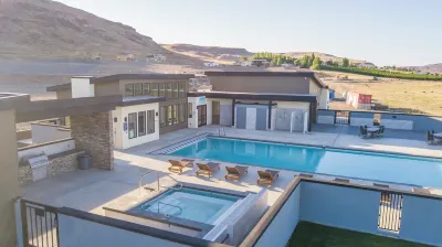 Wild Horse - hot tub, fire pits, game room, EV charger, 15 min to the Gorge