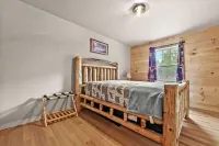 Cabin # 4 at Northern Comfort HANDICAP FRIENDLY UNIT