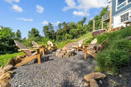 🔥 Hottub + 🐕 friendly + 🏔️ view + Skyline Dr + Wineries