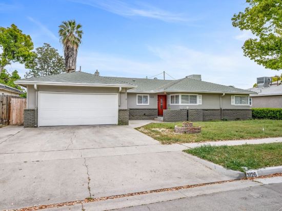 Fresno House Pool Foosball 2 Car Garage 5 Bed/3 Bath