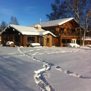 Comfortable House With Kitchen On The Chena River. Family Friendly.