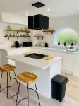 Cosy 2 bedroom detached home in Bromley with secure off-street parking